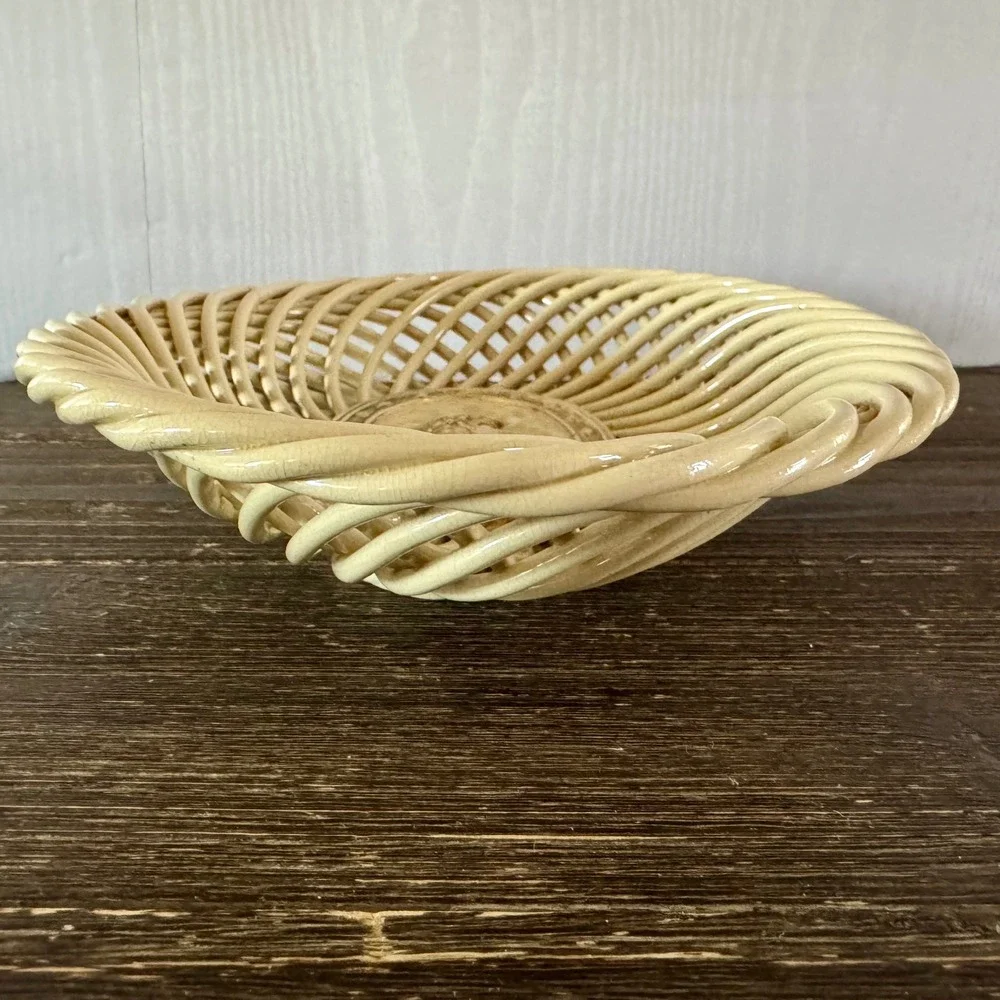 Bassano Italy Ceramic Woven Bread Basket Cream Oval Roman Cameo Medallion Bowl